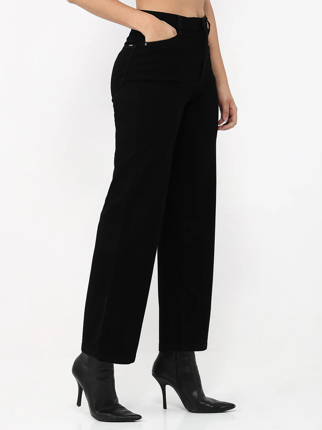 Women Black High-Rise Crop Wide Leg Jeans - Image 5