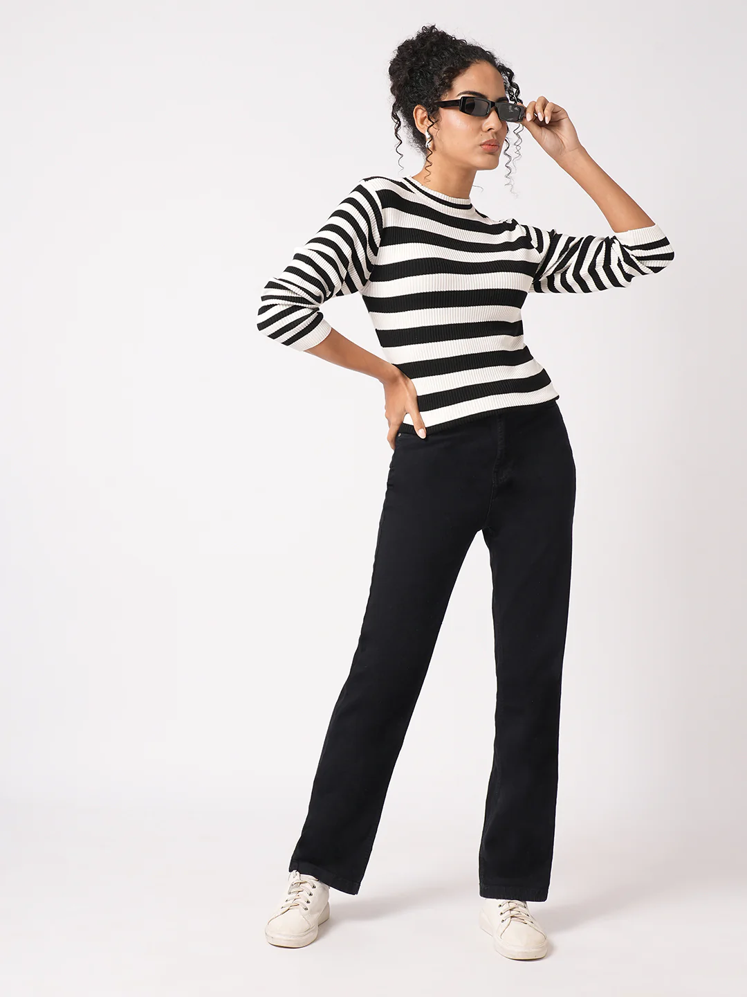 Women Black High-Rise Loose Straight Jeans - Image 4