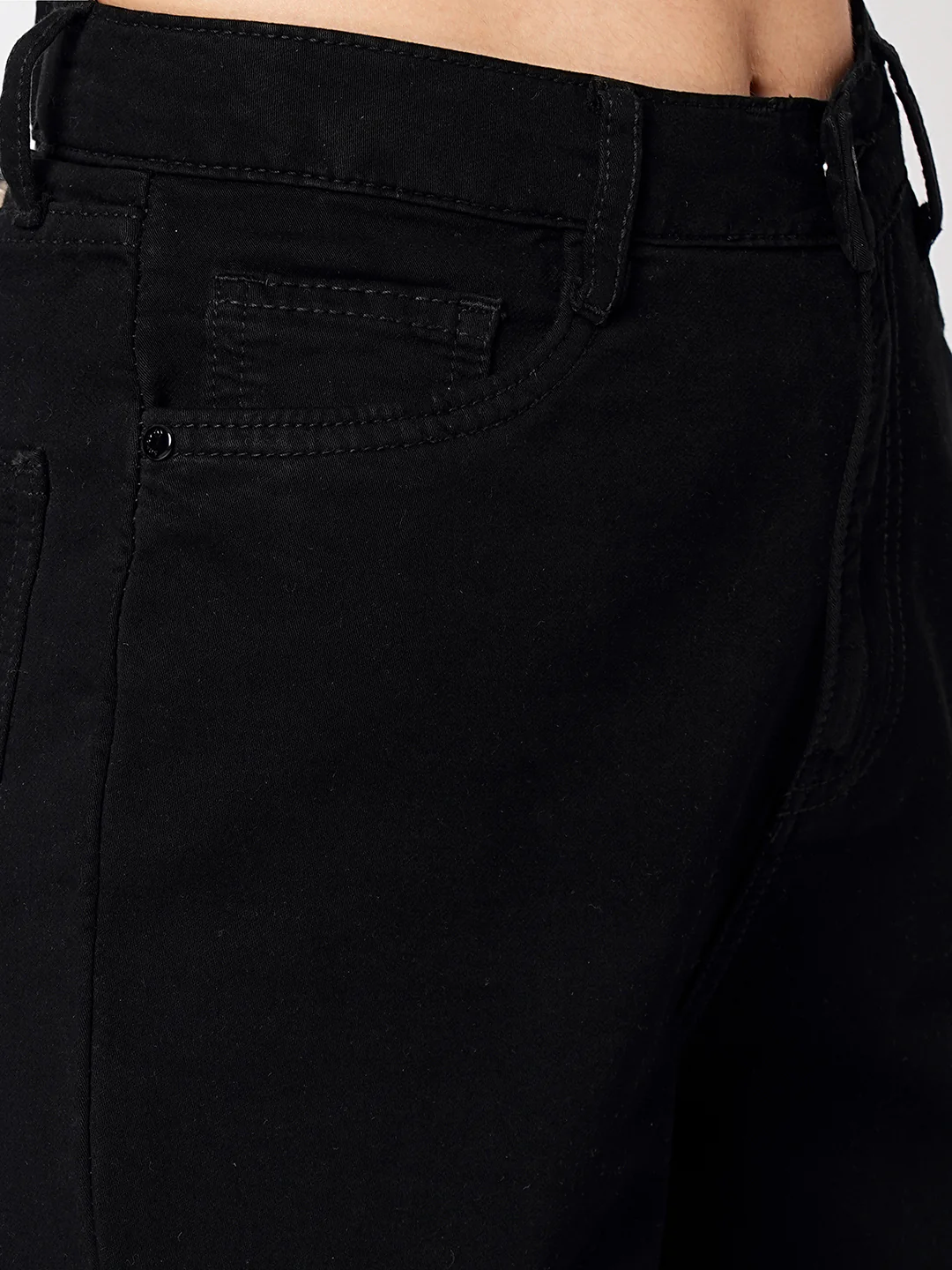 Women Black High-Rise Mom Fit Jeans - Image 5