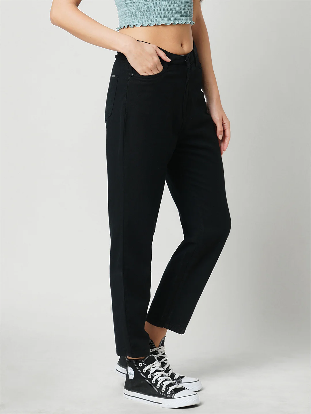 Women Black High-Rise Mom Fit Jeans - Image 4