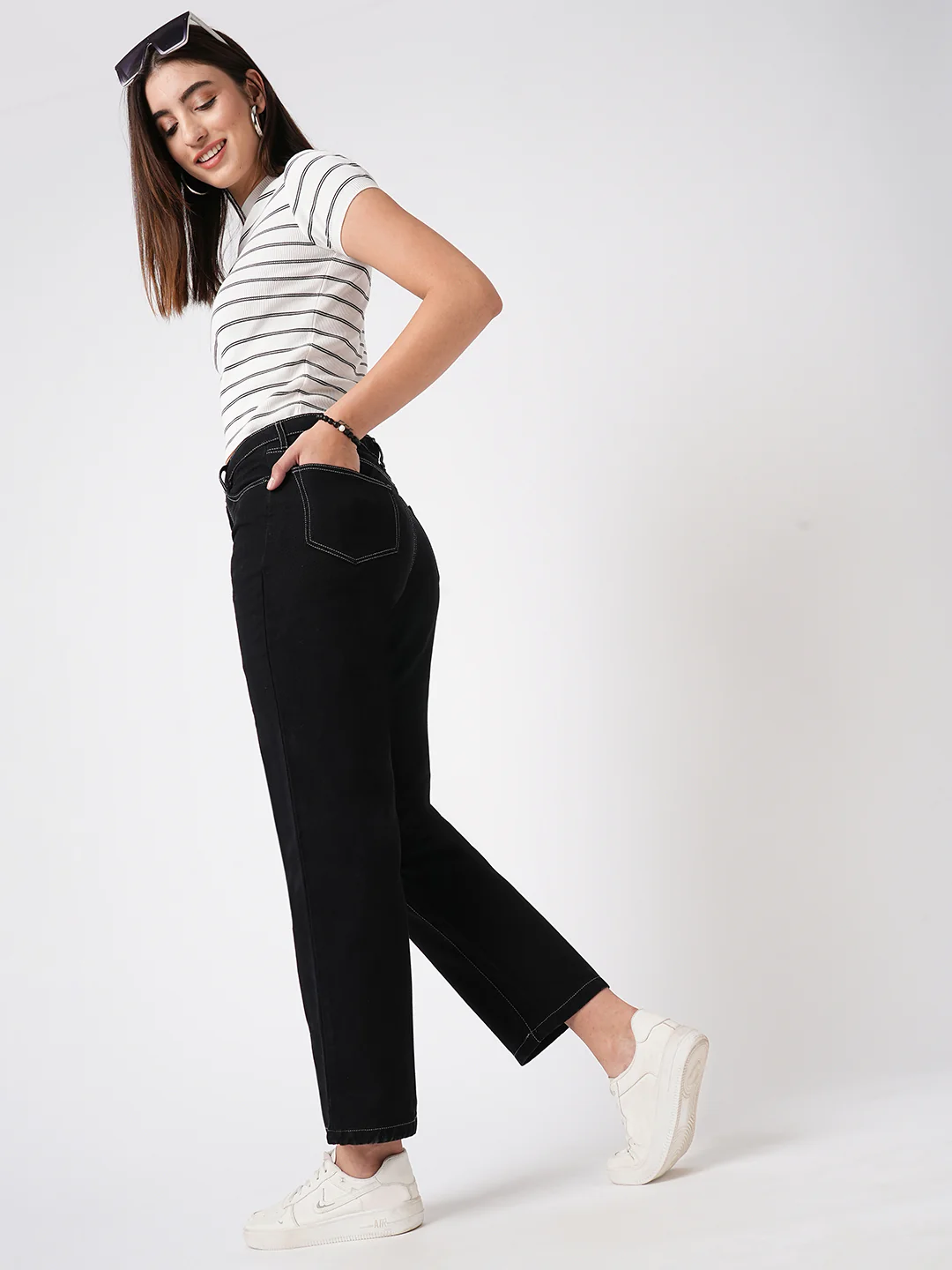 Women Black High-Rise Relaxed Straight Fit Jeans - Image 4