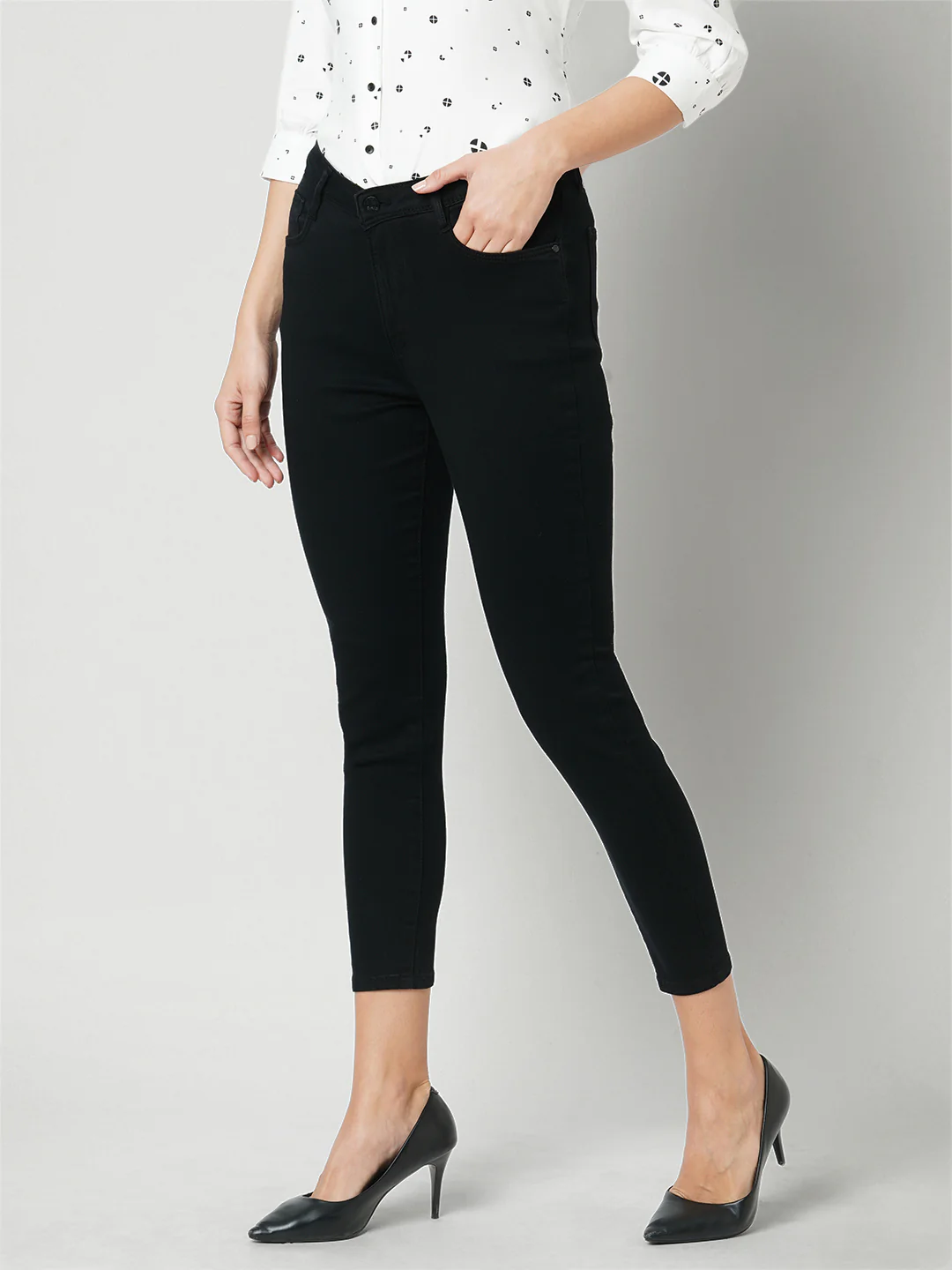 Women Black High-Rise Skinny Jeans - Image 5