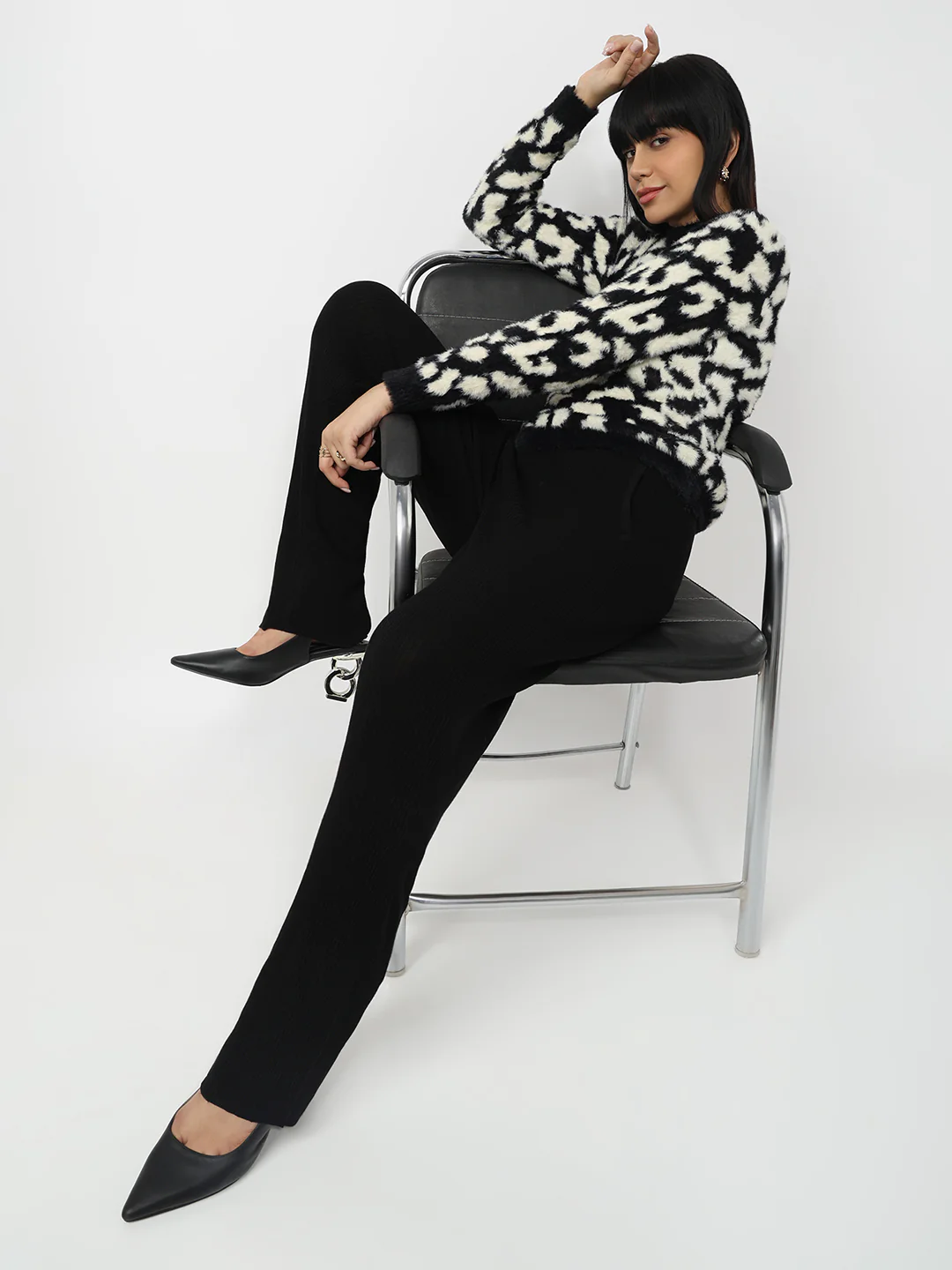 Women Black Mid-Rise Loose Straight Fit Trouser