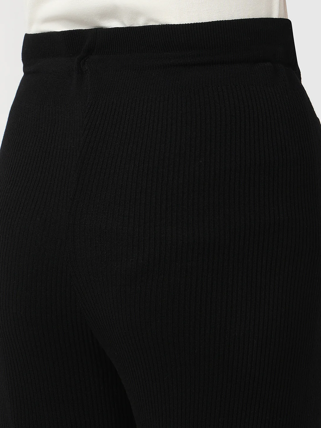 Women Black Mid-Rise Loose Straight Fit Trouser - Image 6