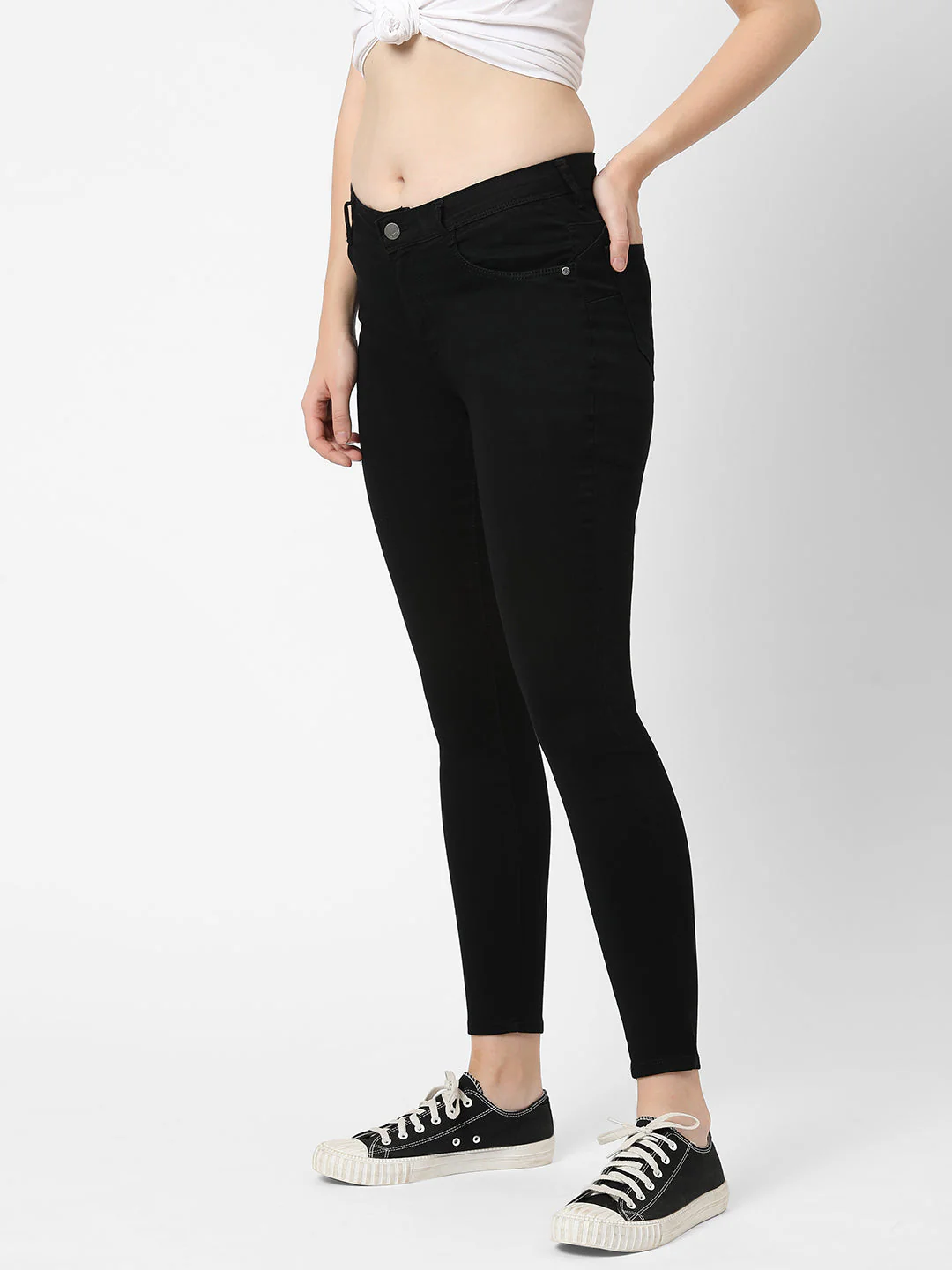 Women Black Mid-Rise Push Up Super Skinny Jeans - Image 6