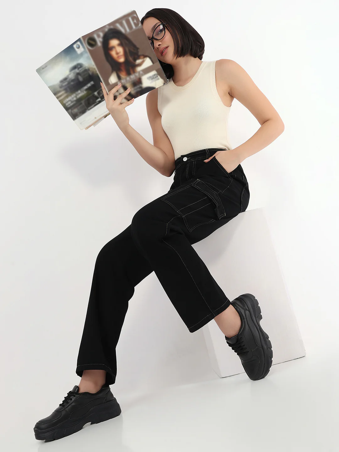 Women Black Mid-Rise Skinny Cargo
