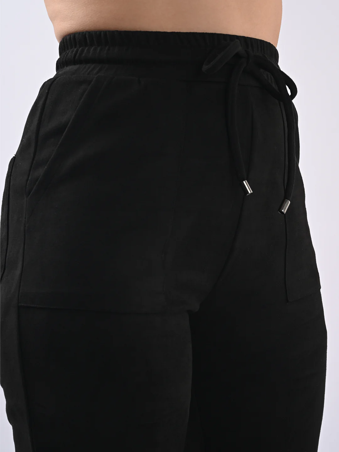 Women Black Mid-Rise Skinny Joggers - Image 5