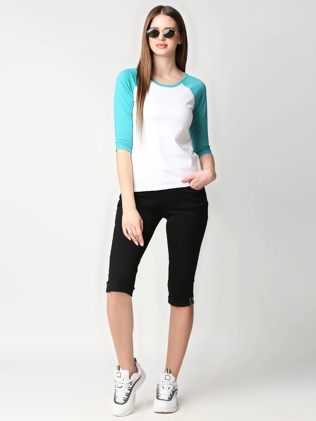 Women Black Mid-Rise Slim Capri