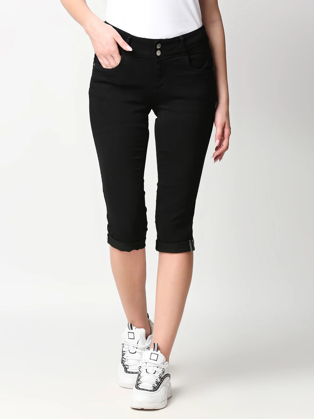 Women Black Mid-Rise Slim Capri - Image 2