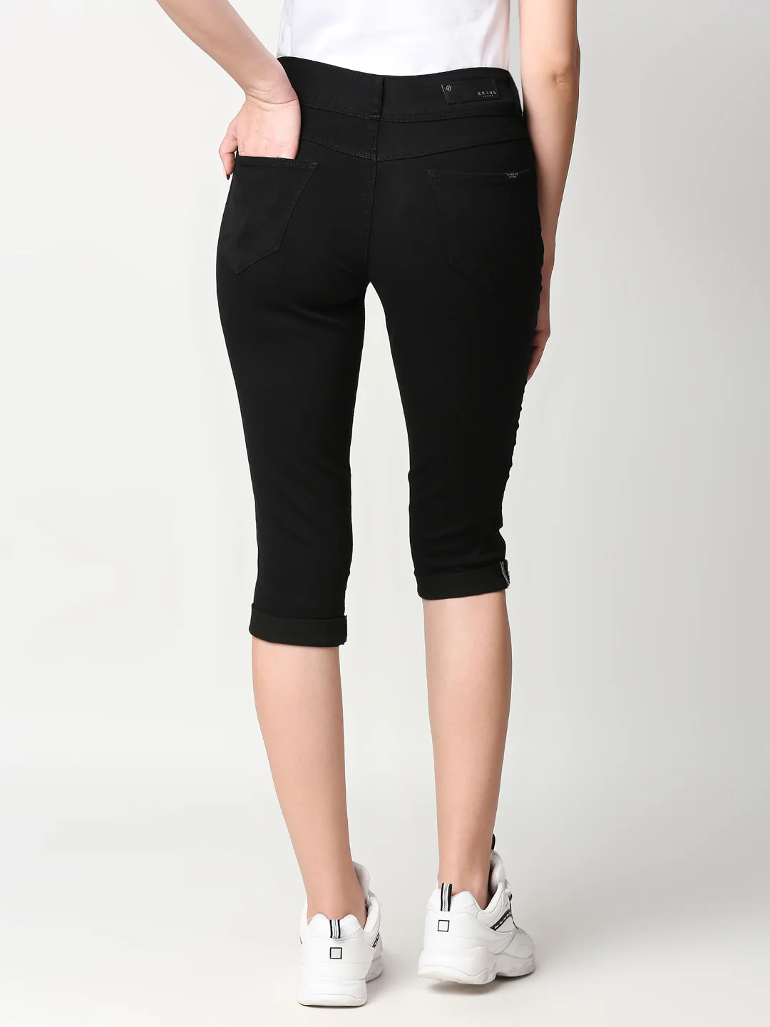 Women Black Mid-Rise Slim Capri - Image 3