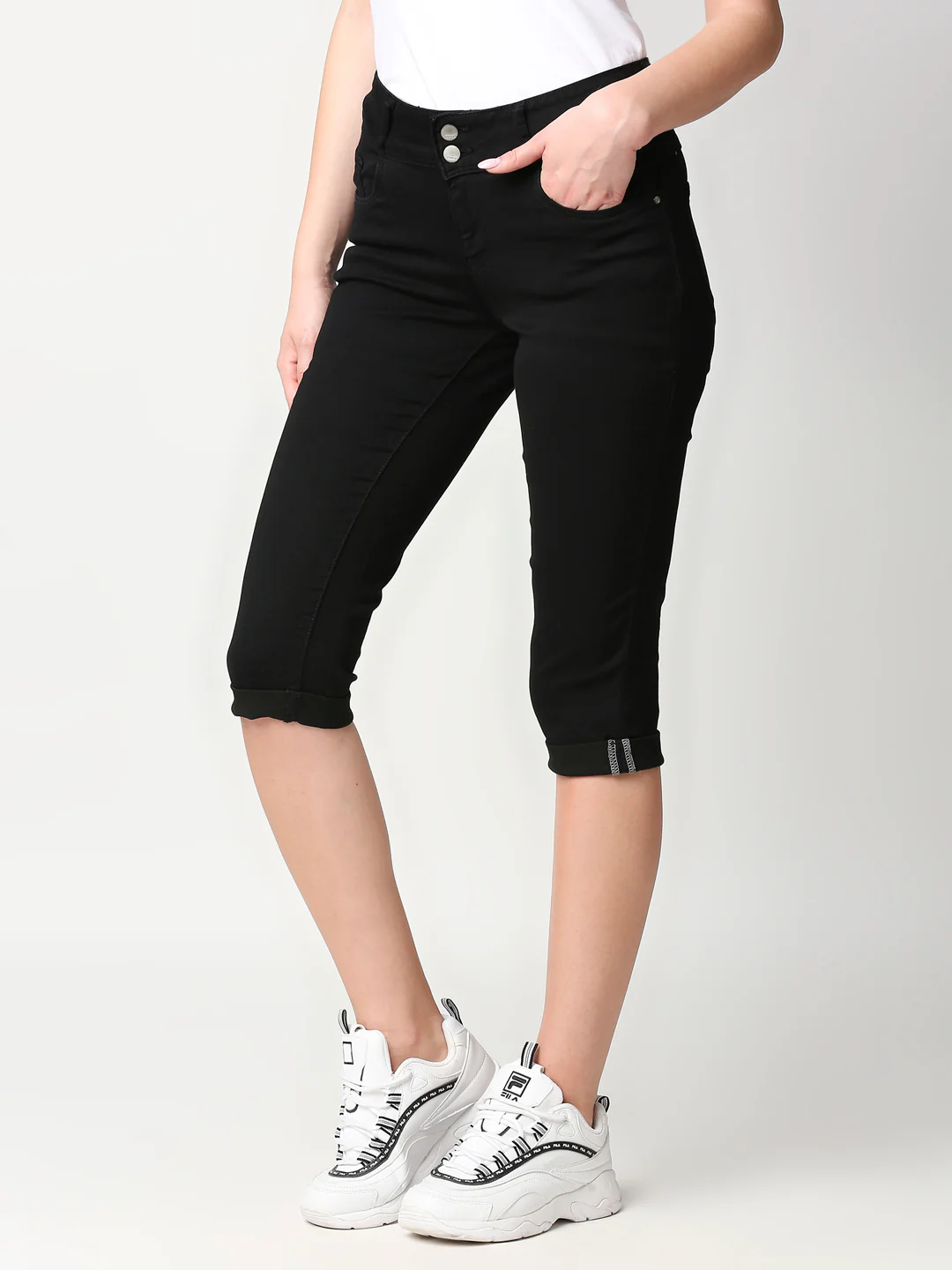 Women Black Mid-Rise Slim Capri - Image 4