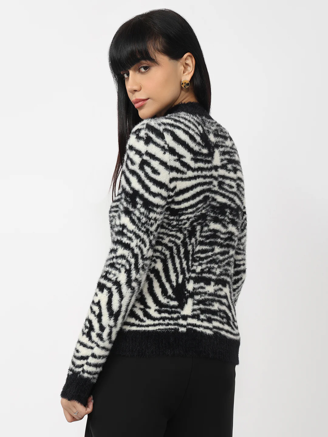 Women Black/Off White Slim Fit Sweater - Image 3