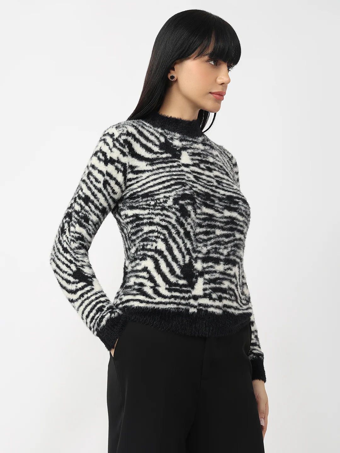 Women Black/Off White Slim Fit Sweater - Image 4