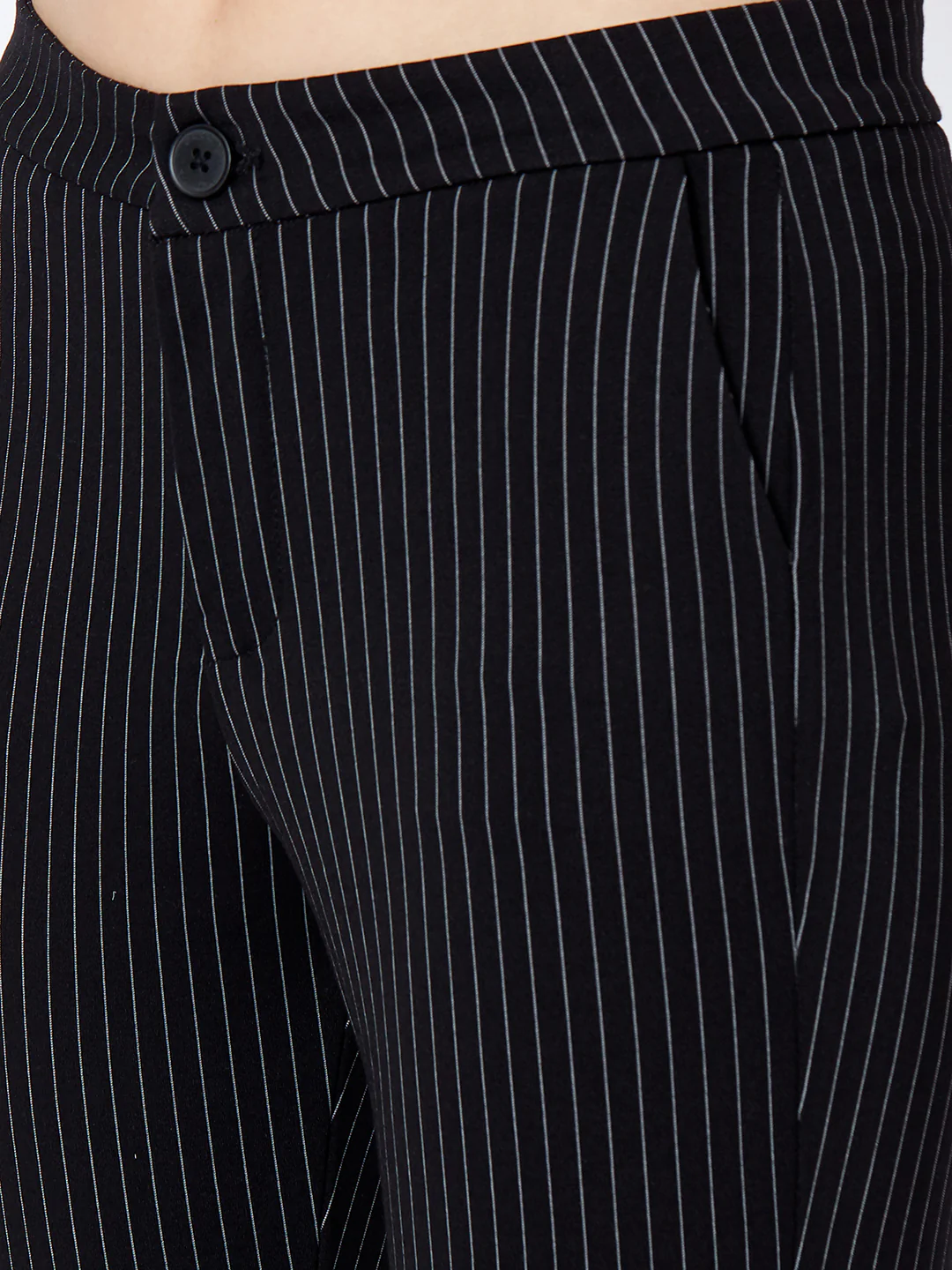 Women Black Slim Fit Treggings - Image 4
