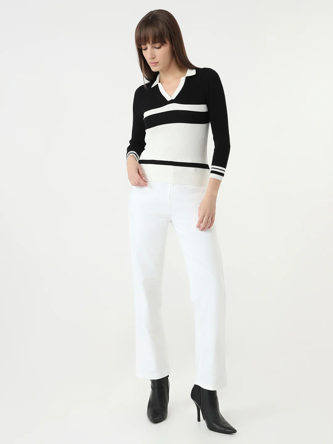 Women Black/White Slim Fit Flat Knit - Image 4
