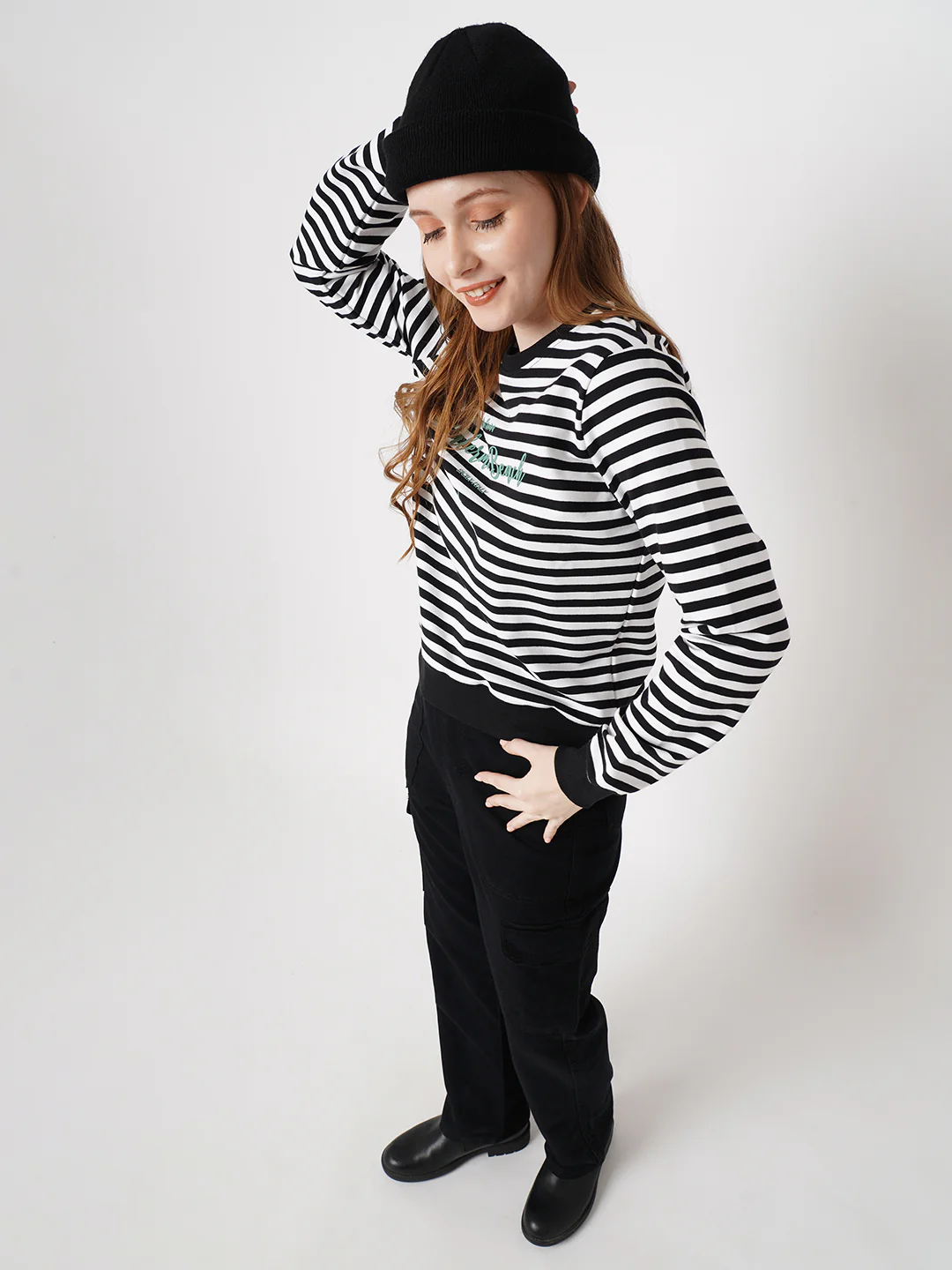 Women Black/White Slim Fit Sweatshirt