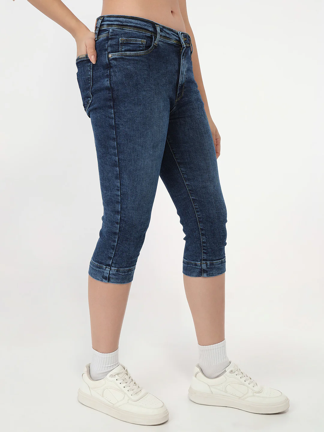 Women Blue High-Rise Capri - Image 5