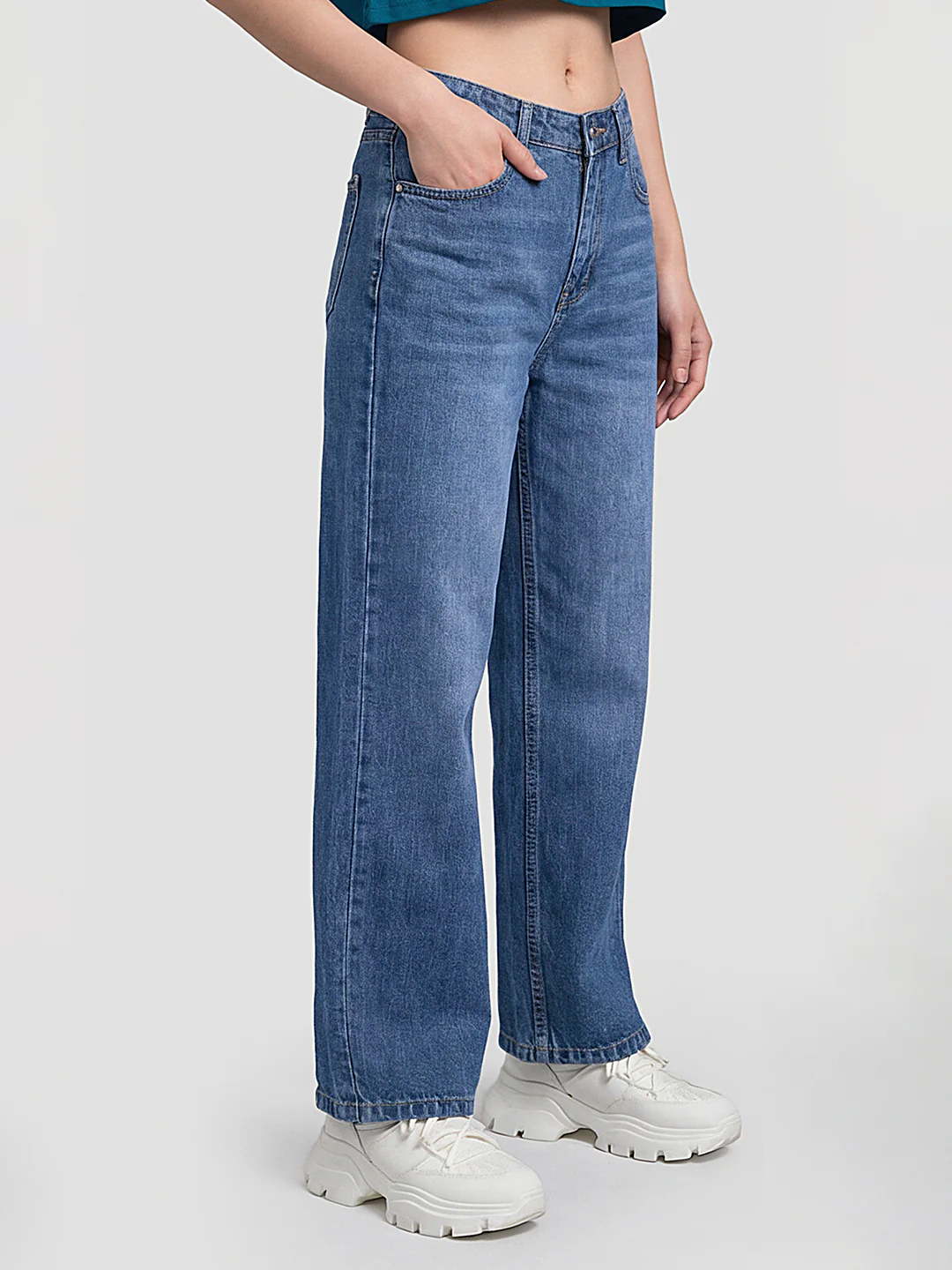 Women Blue High-Rise Crop Wide Leg Jeans - Image 4