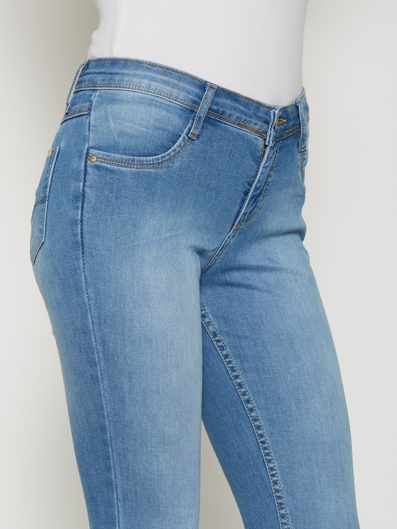 Women Blue High-Rise Slimming Skinny Jeans - Image 4