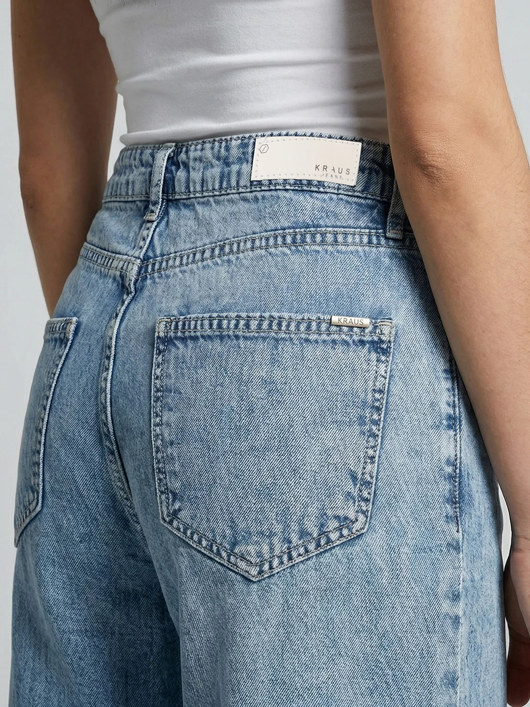 Women Blue High-Rise Wide Leg Jeans - Image 4