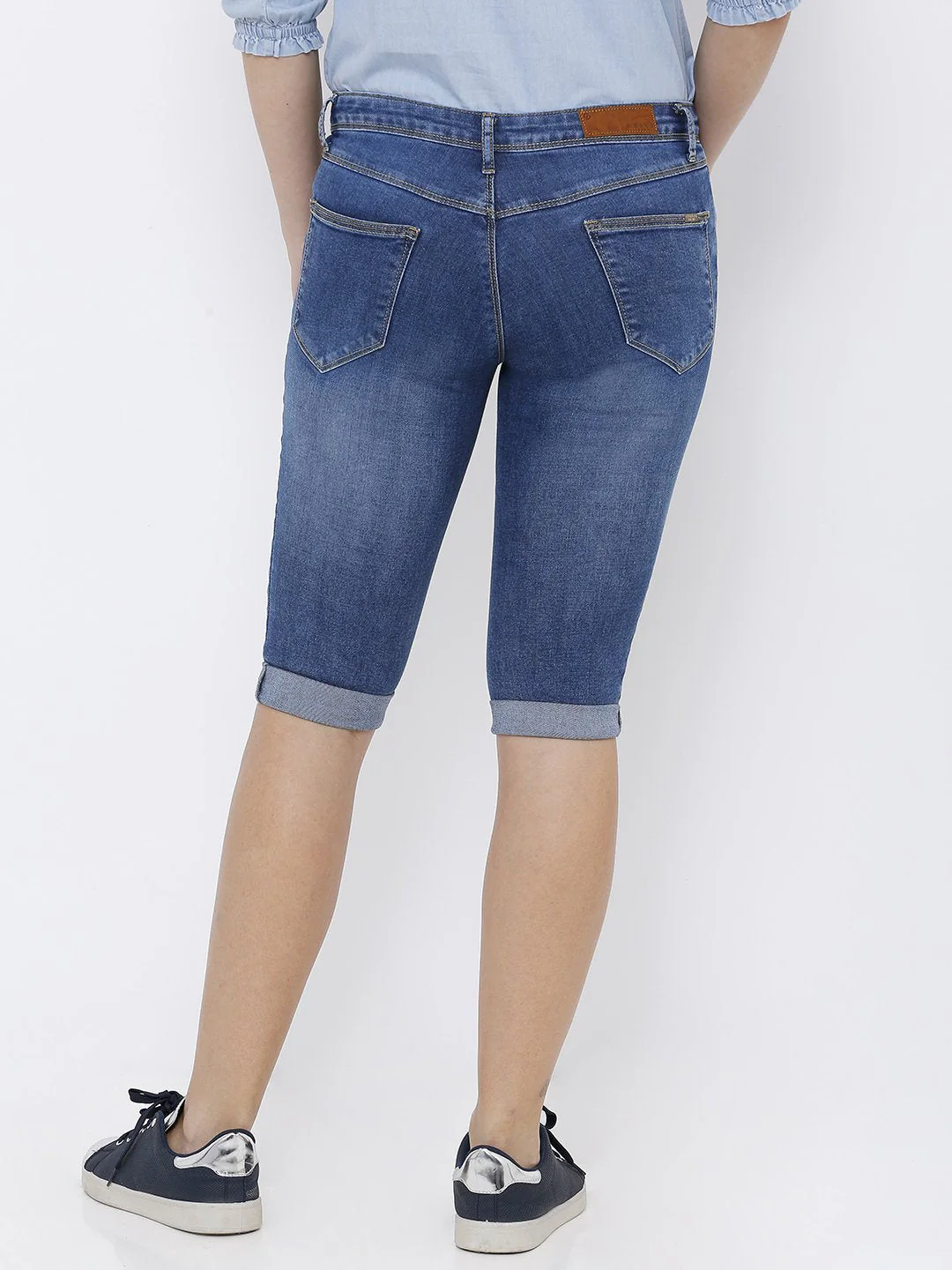 Women Blue Mid-Rise Slim Capri - Image 3