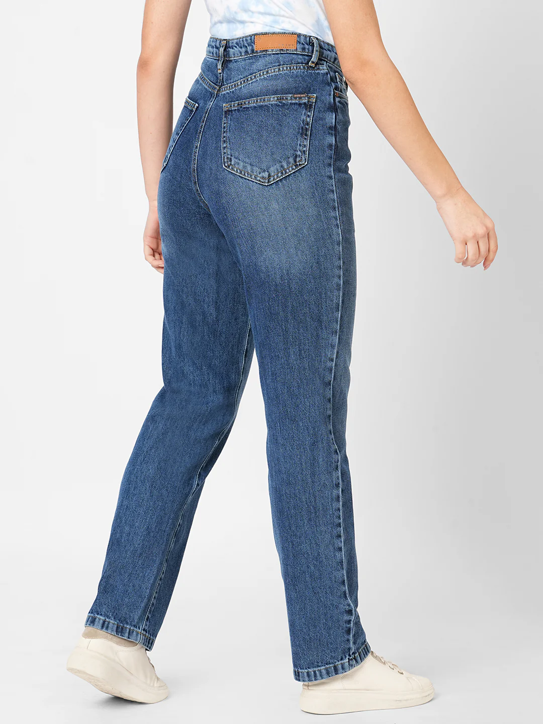 Women Blue Relax Straight Fit Jeans - Image 3