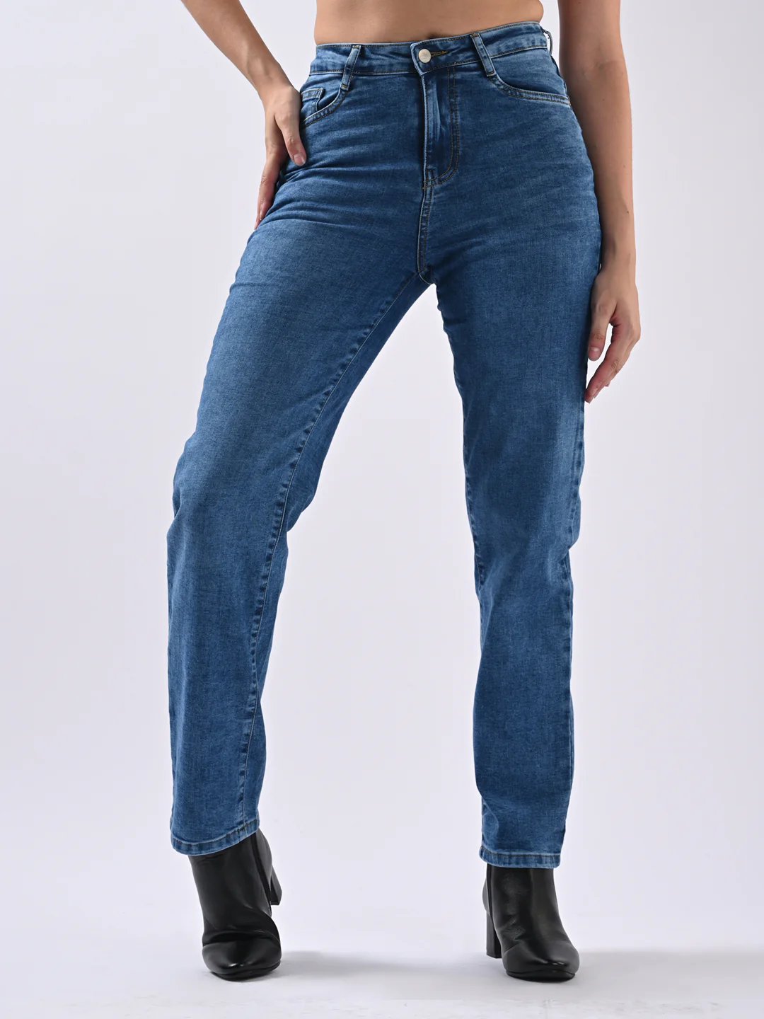 Women Blue Relax Straight Jeans - Image 2