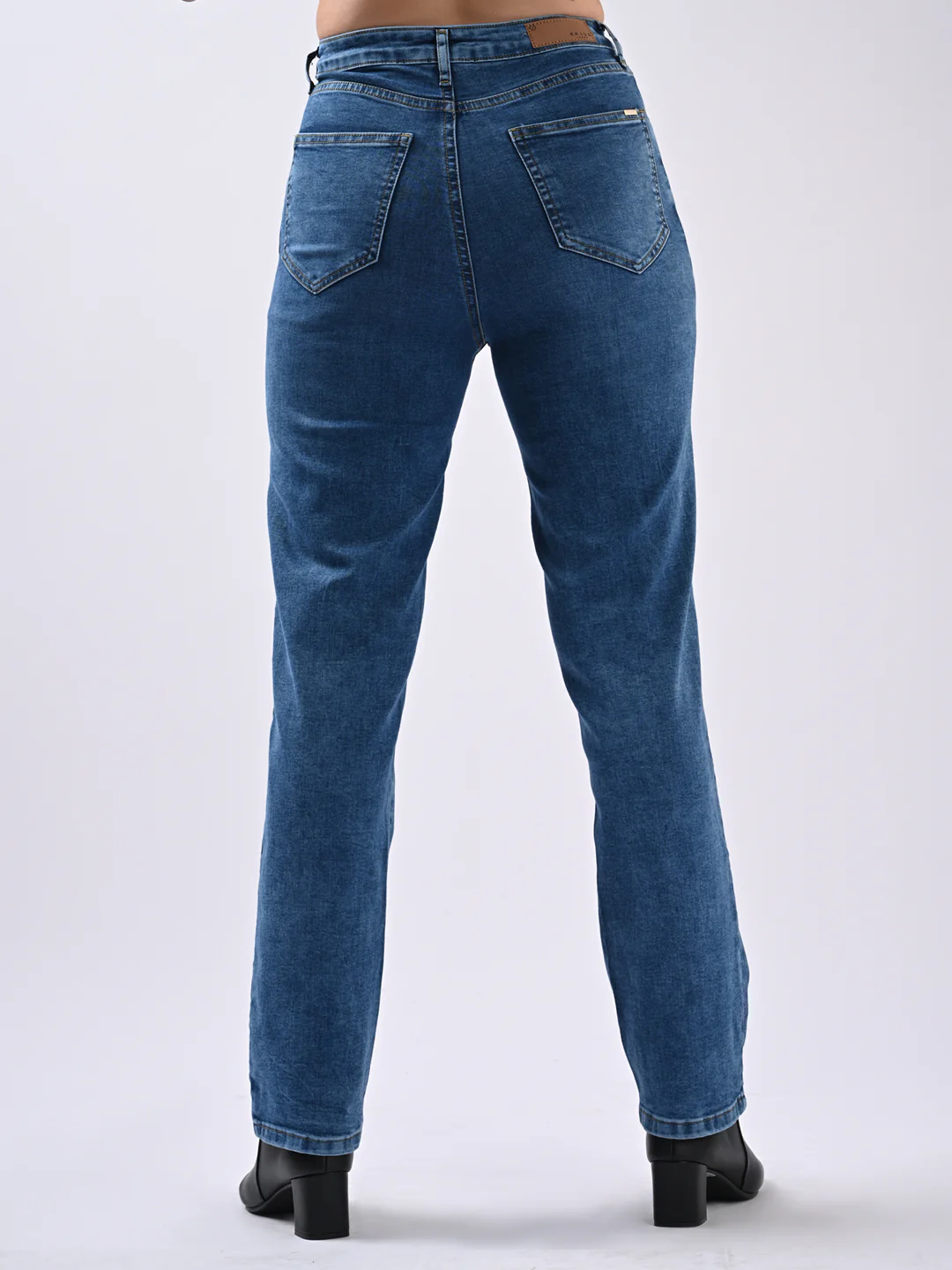 Women Blue Relax Straight Jeans - Image 3