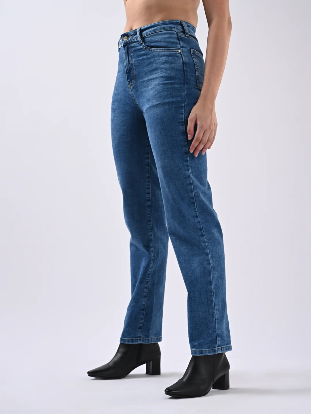 Women Blue Relax Straight Jeans - Image 6