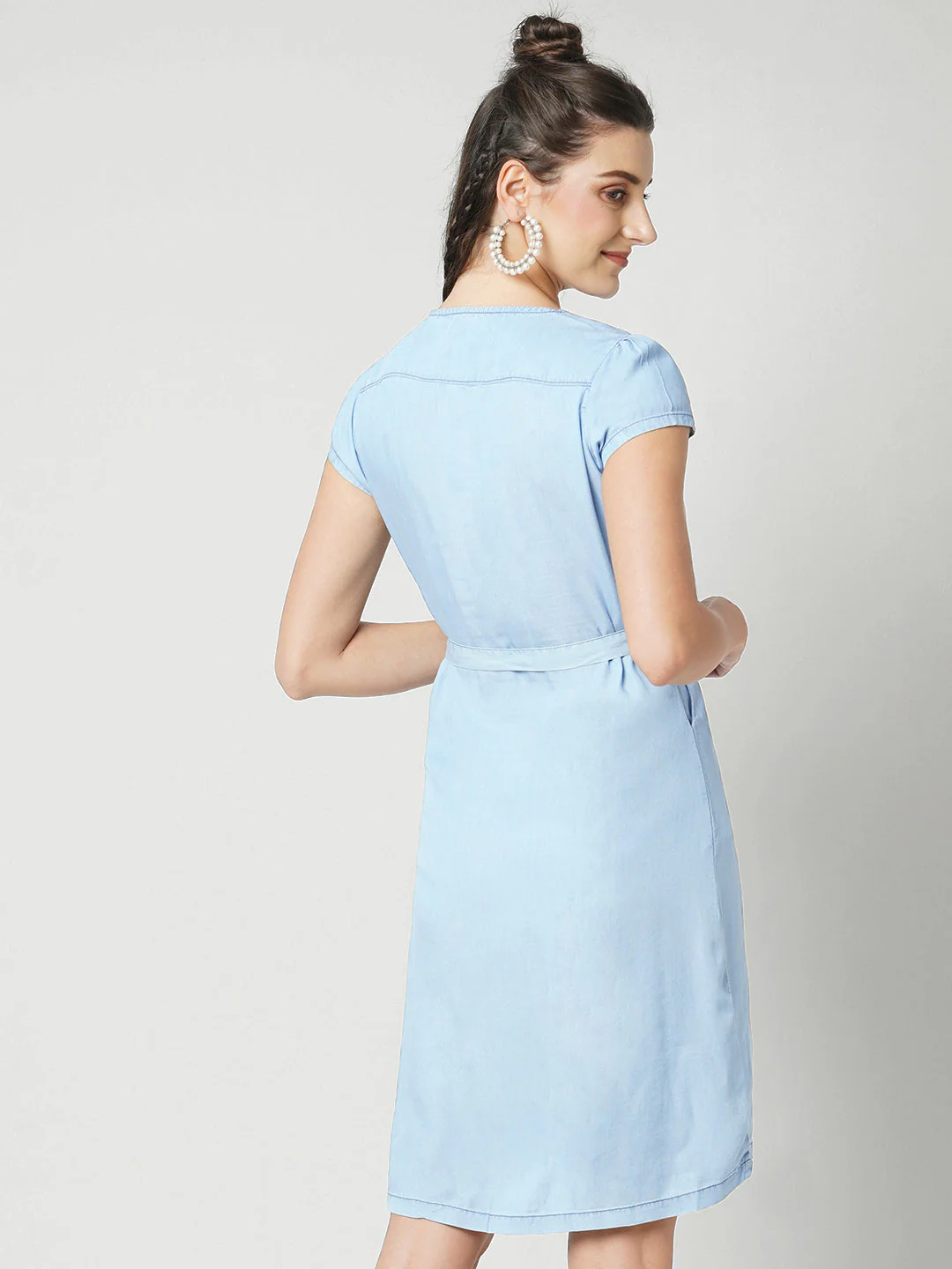 Women Blue Solid Short Sleeves Denim Dress - Image 2