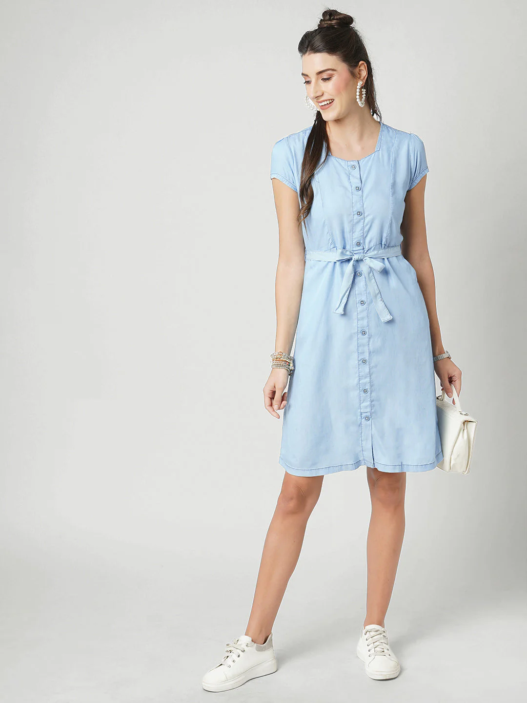 Women Blue Solid Short Sleeves Denim Dress - Image 3