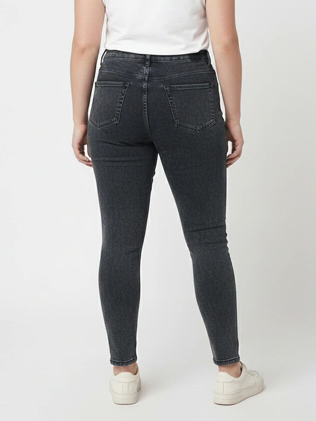 Women Carbon Black Mid-Rise Skinny Jeans - Image 3