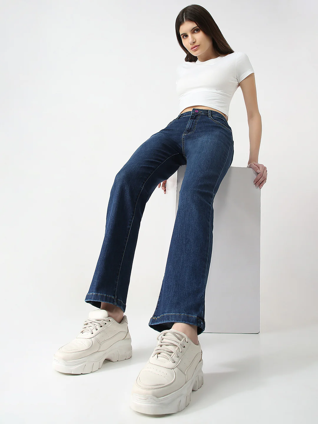 Women Dark High-Rise Slim Straight Jeans - Image 5