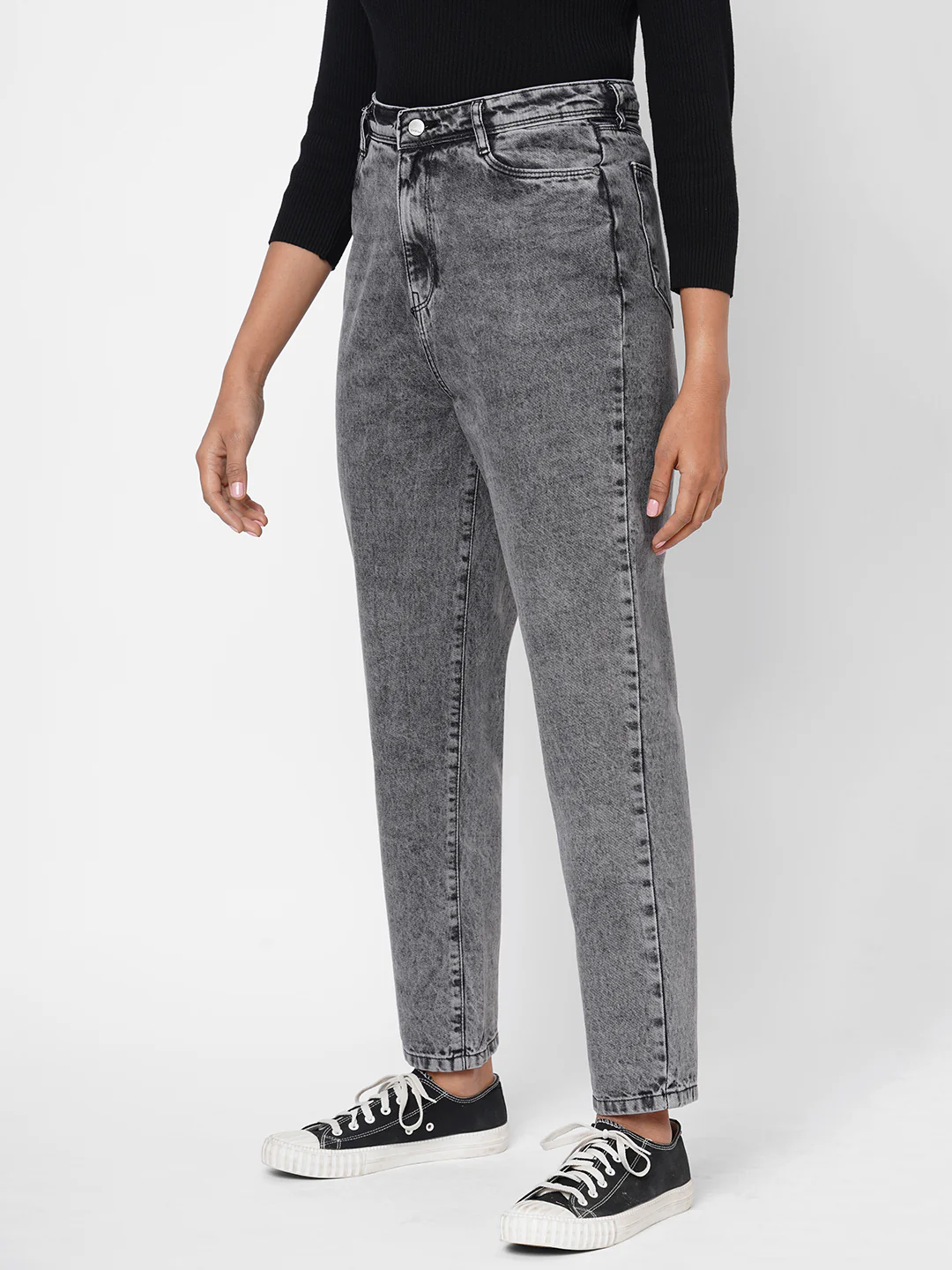 Women Grey High-Rise Mom Fit Jeans - Image 5