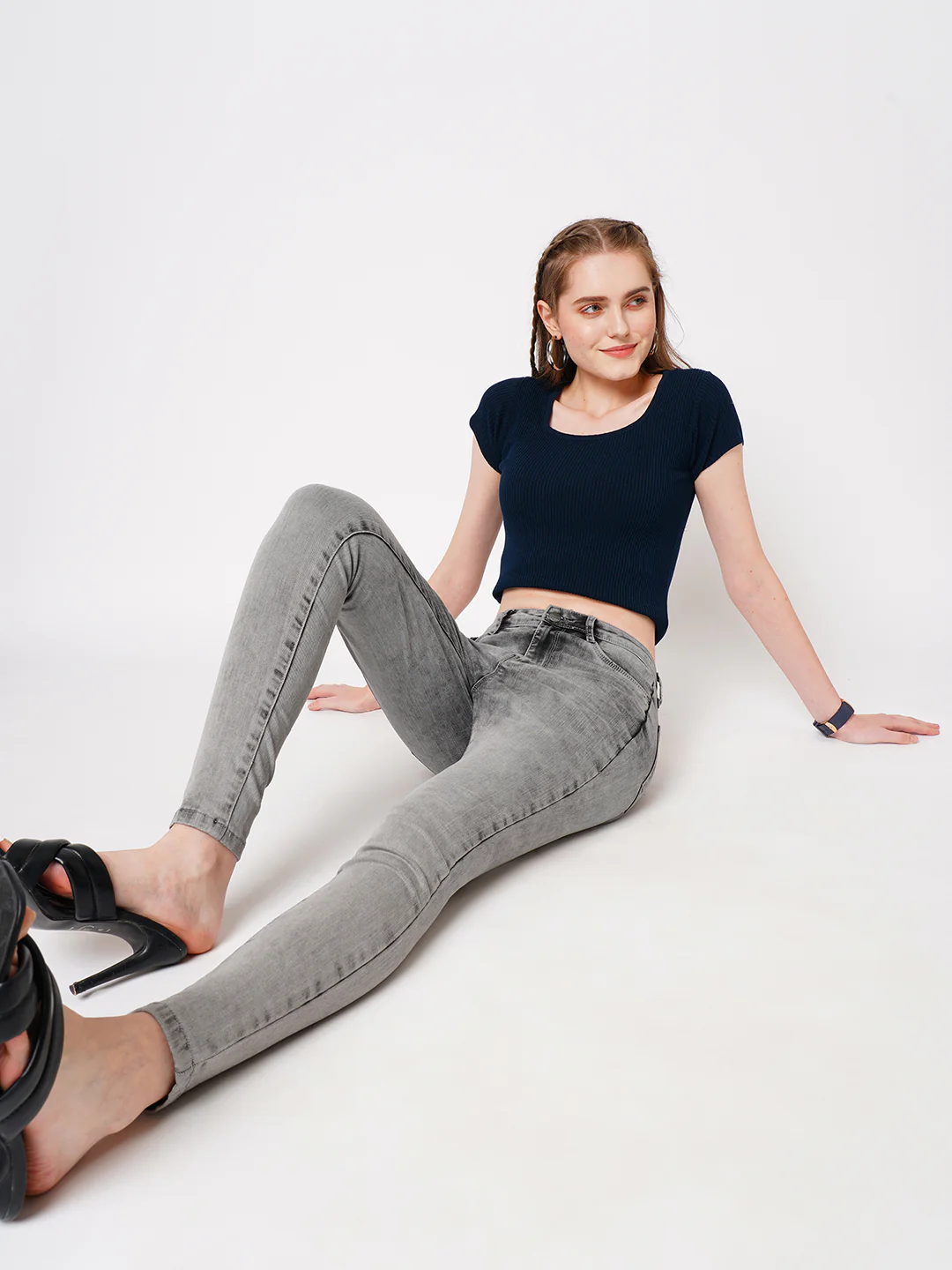 Women Grey Super High-Rise Super Skinny Jeans