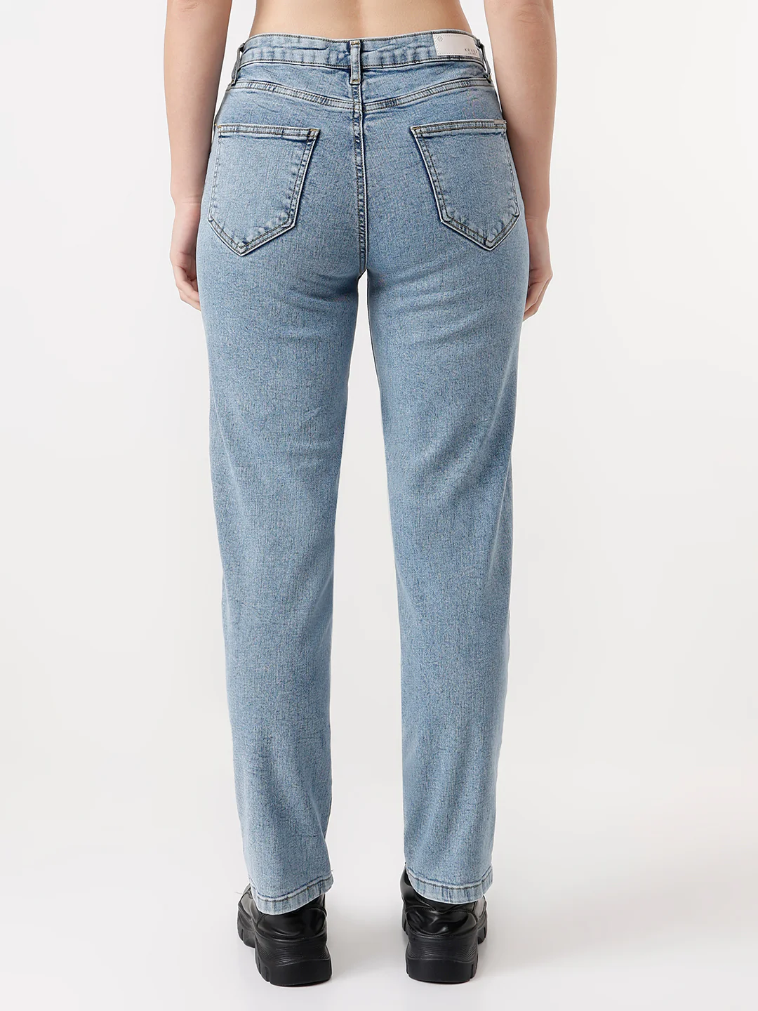 Women High-Rise Mom Fit Jeans - Image 3