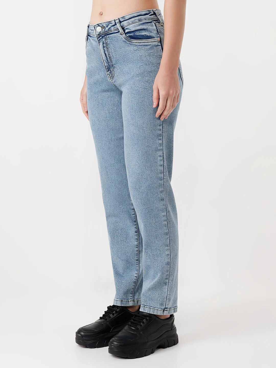 Women High-Rise Mom Fit Jeans - Image 4