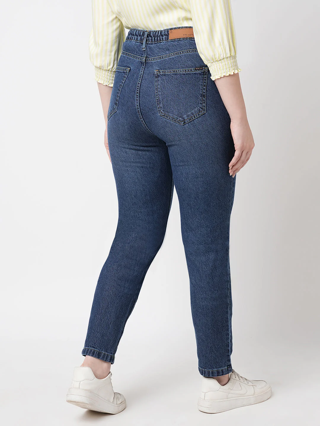 Women High-Rise Mom Fit Jeans - Image 3