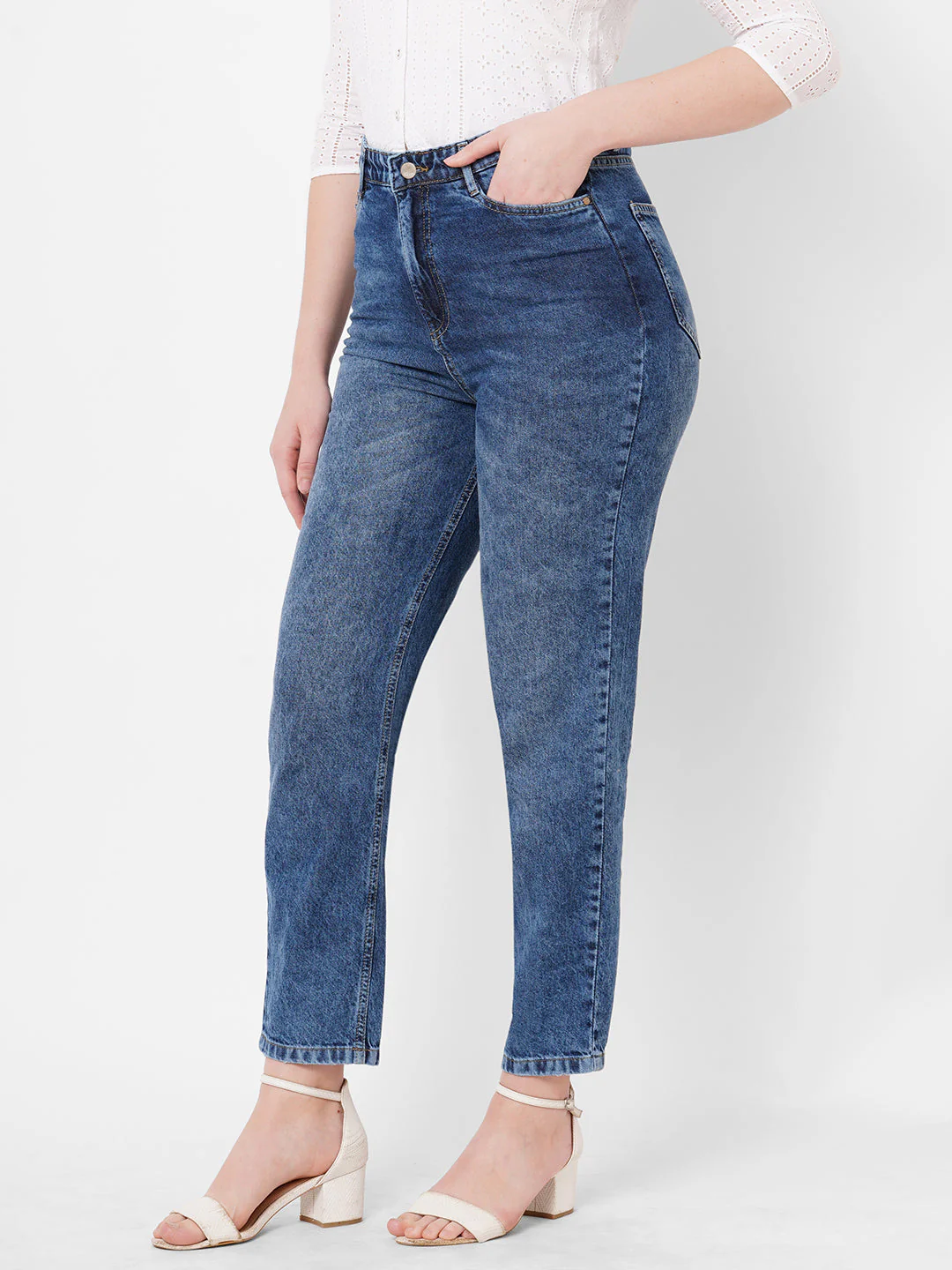 Women High-Rise Mom Fit Jeans - Image 4