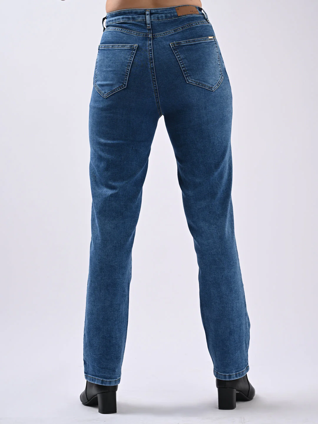 Women High-Rise Relax Straight Fit Jeans - Image 3