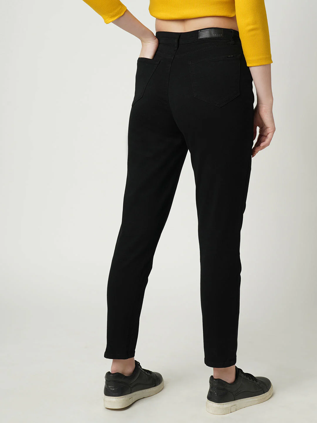 Women High-Rise Slim Straight Fit Jeans - Image 3
