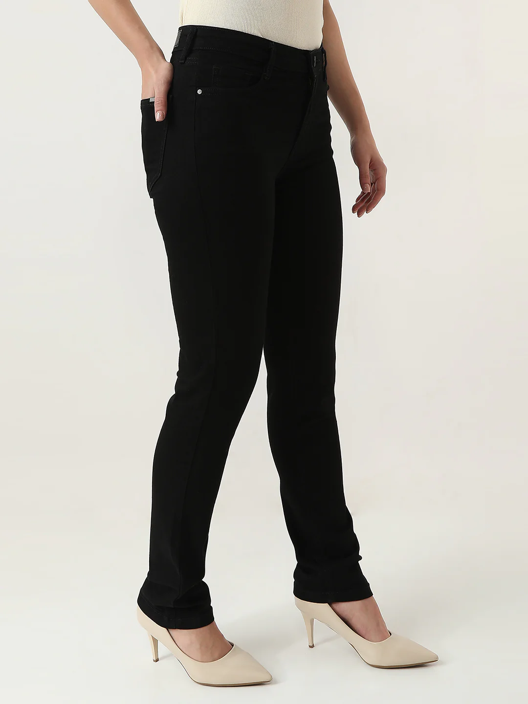 Women High-Rise Straight Fit Jeans - Image 4