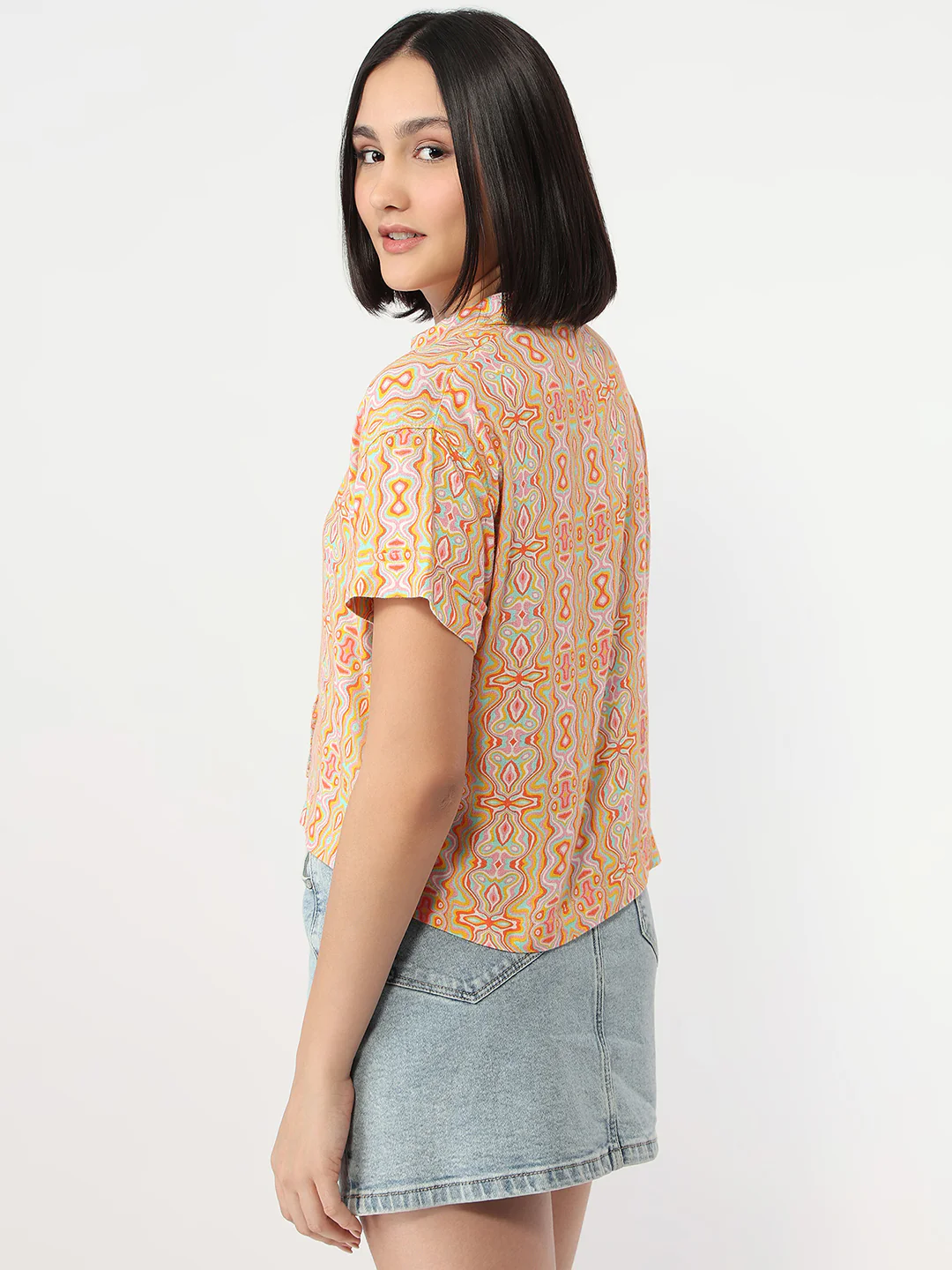 Women Kaleidoscope Print Slim Crop Shirt - Image 3