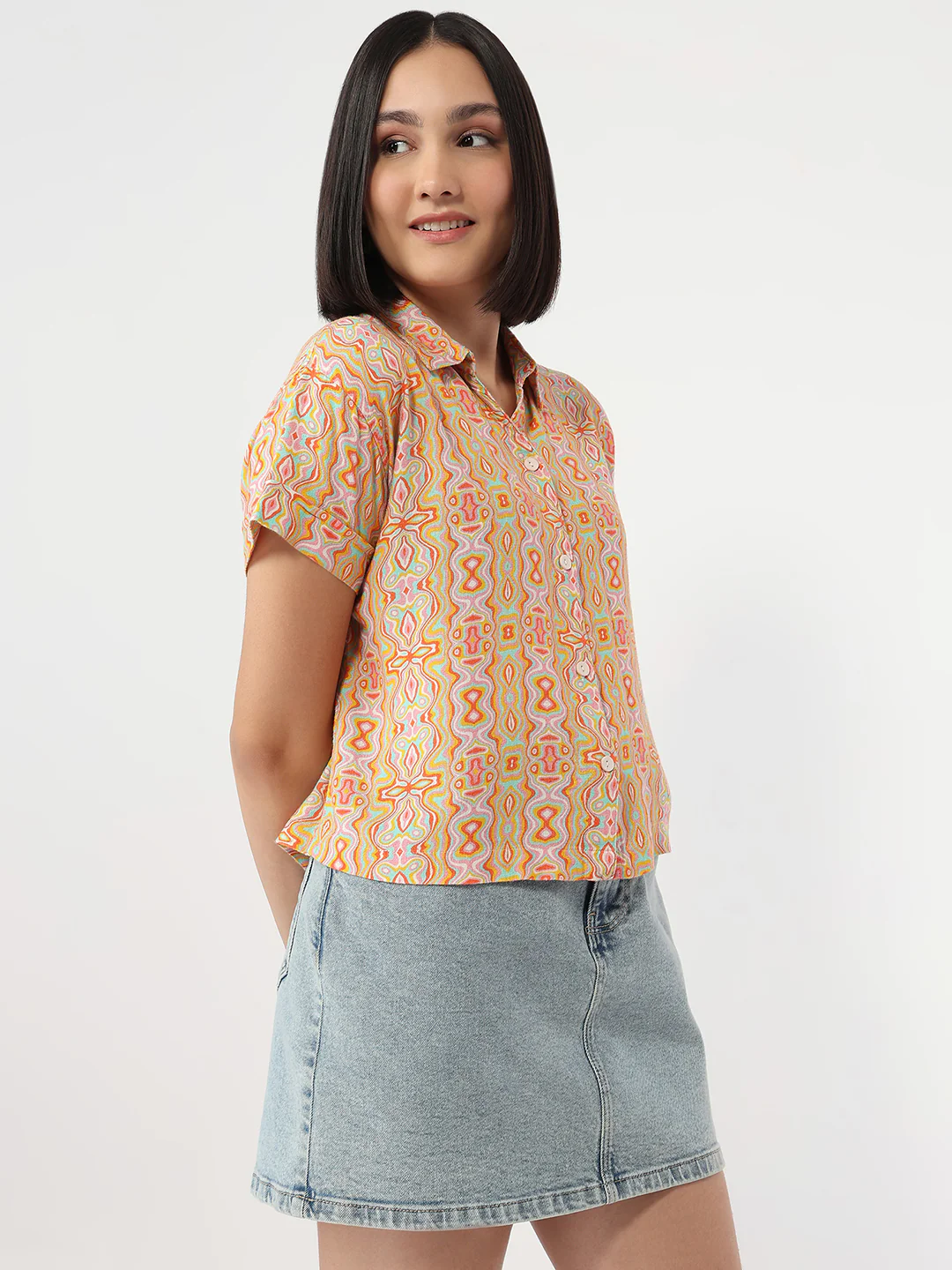 Women Kaleidoscope Print Slim Crop Shirt - Image 4