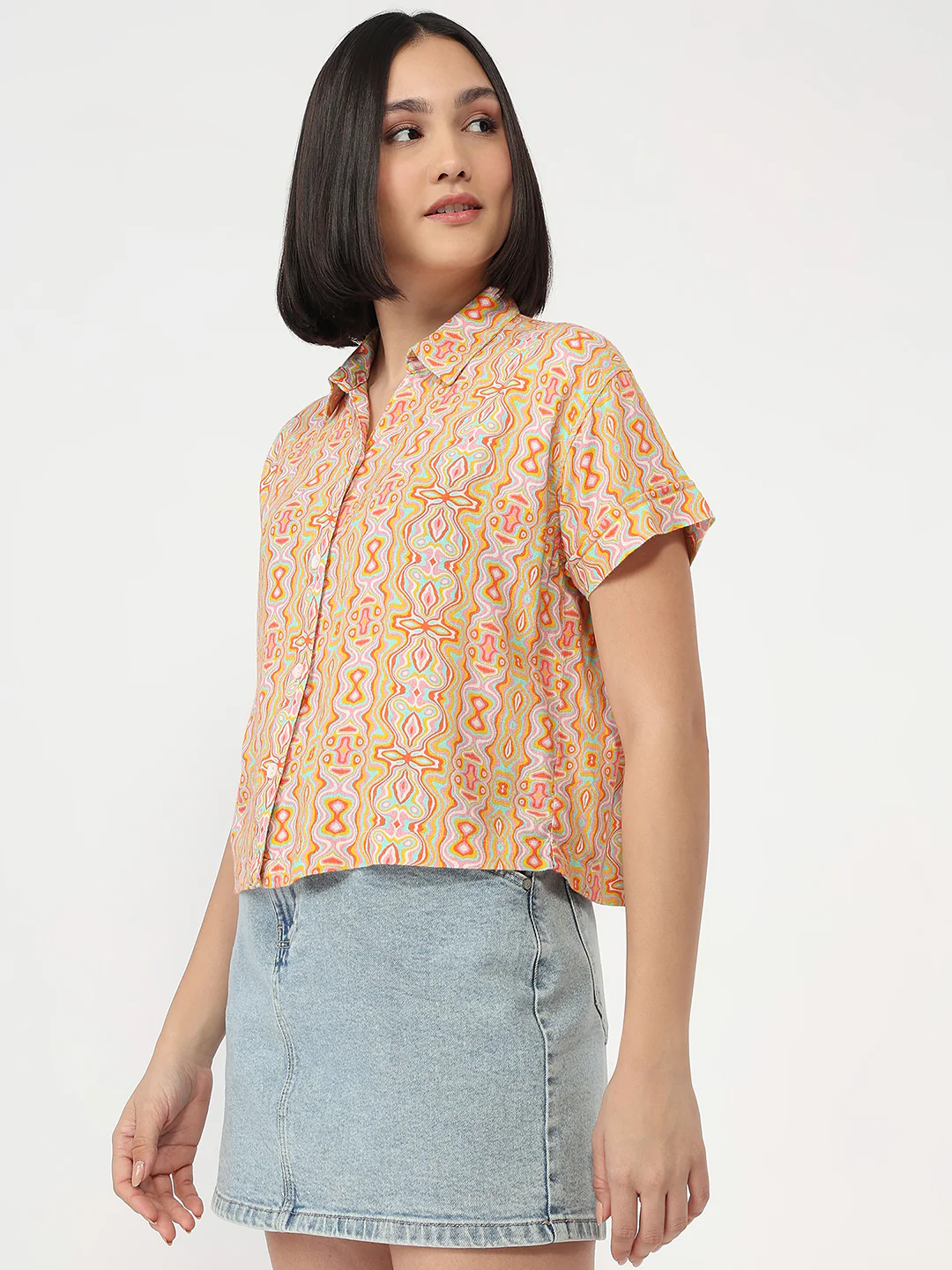 Women Kaleidoscope Print Slim Crop Shirt - Image 5