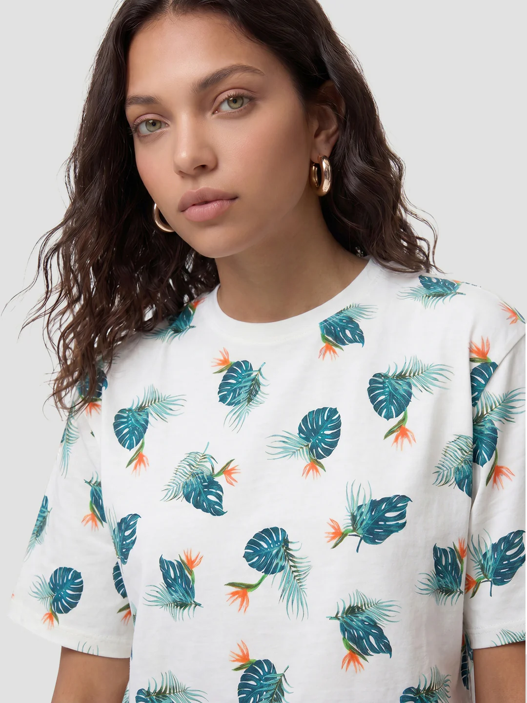 Women Leaf Graphic Print Crop Tees - Image 5