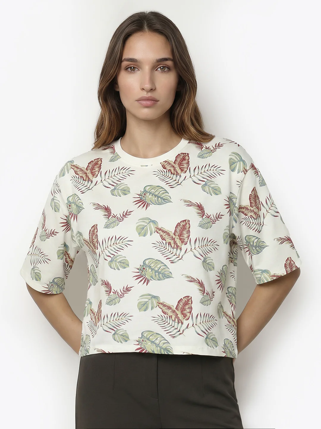 Women Leaf Print Graphic Crop Tees - Image 2