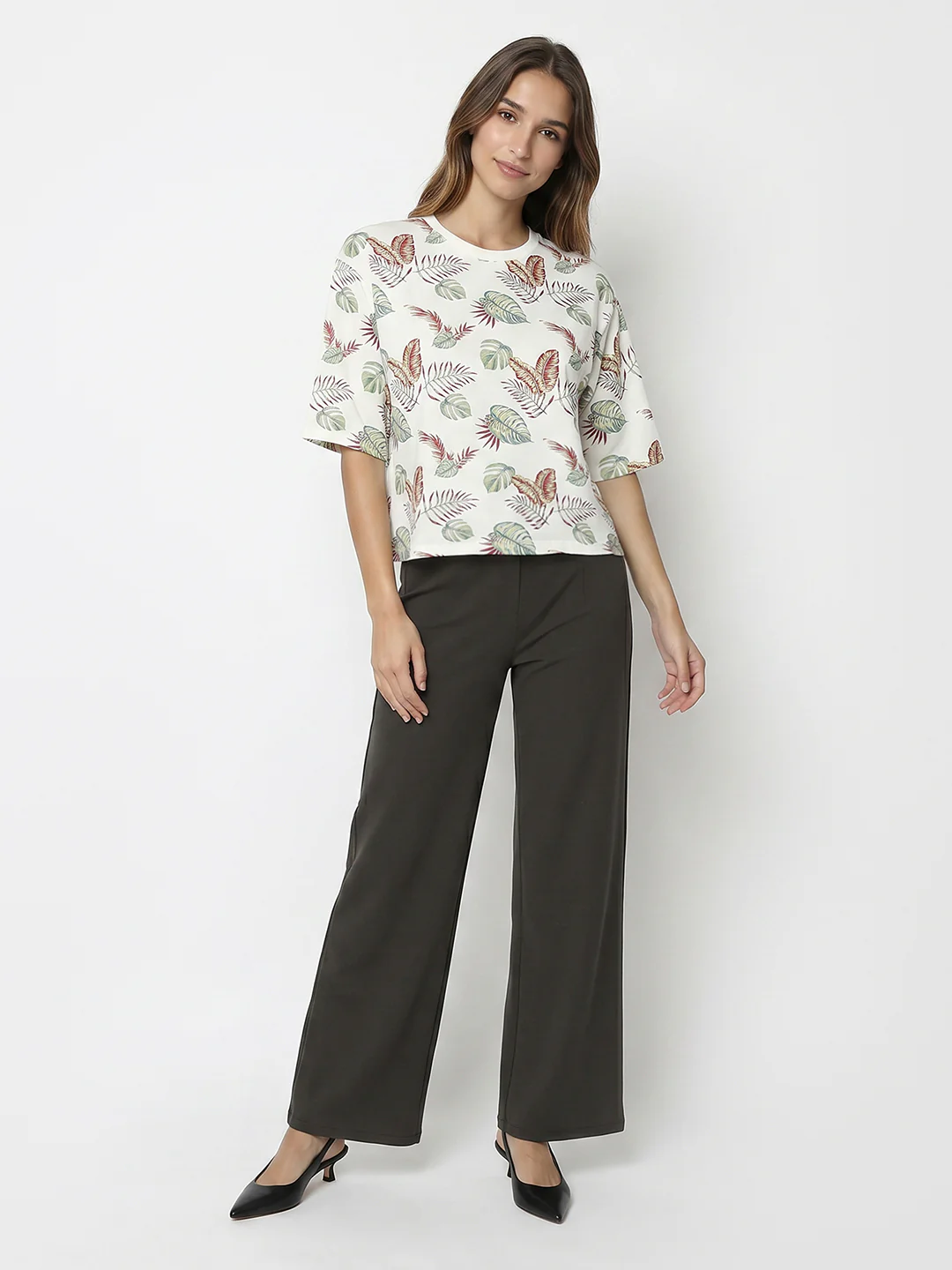 Women Leaf Print Graphic Crop Tees - Image 4
