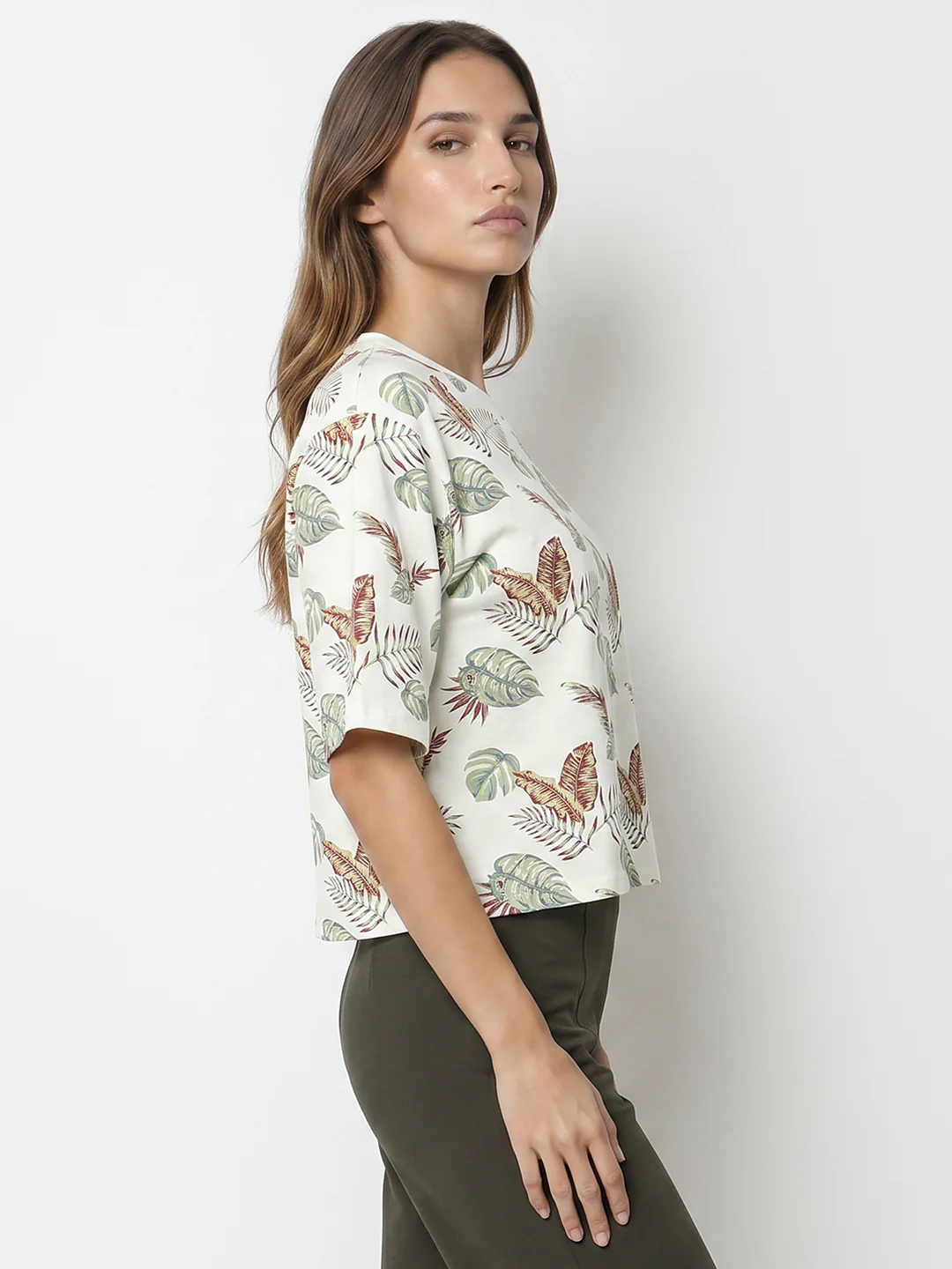 Women Leaf Print Graphic Crop Tees - Image 5