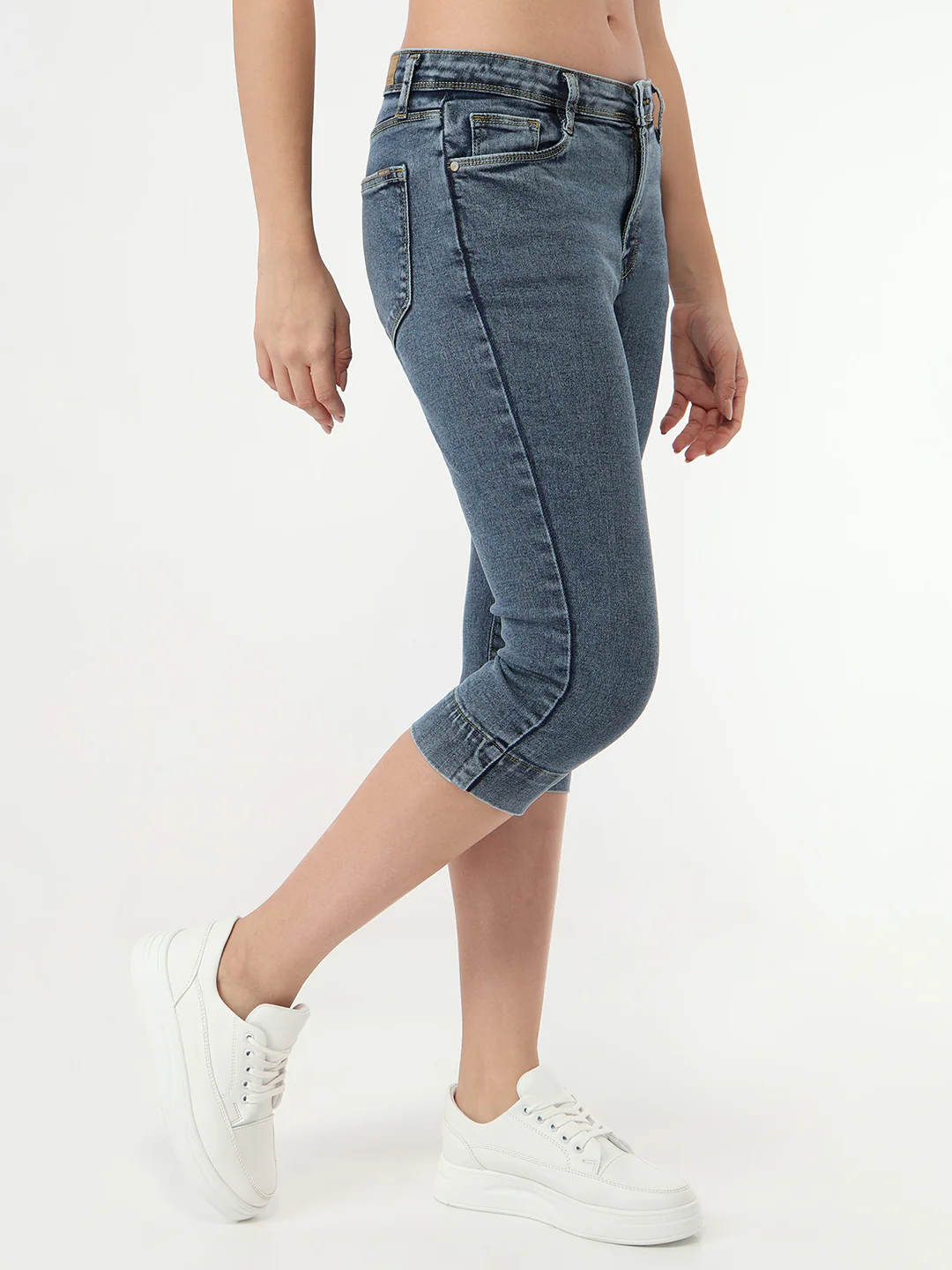Women Light Blue High-Rise Capri - Image 5